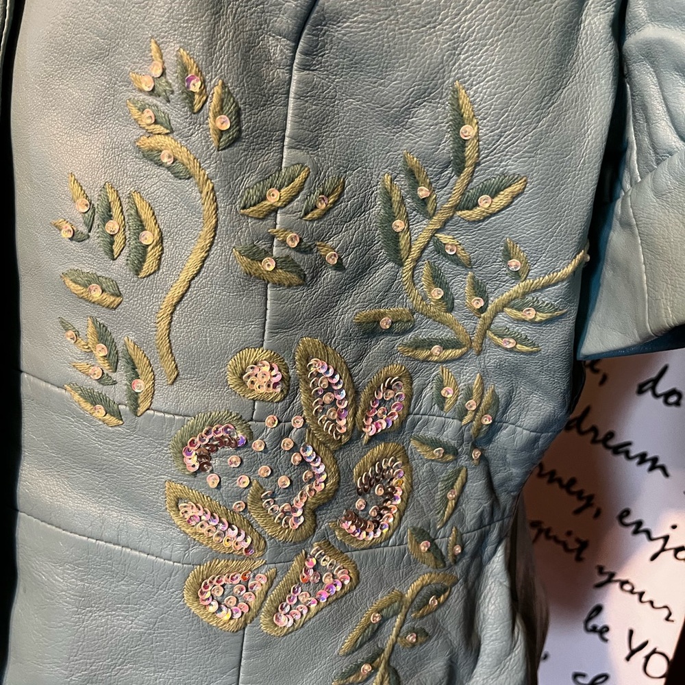100% Leather Jacket - Picture 3 of 4